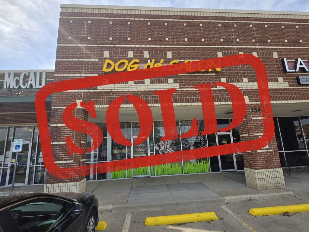 V-AID Business Investment Advises T&M Associates INC. on Sale of Dog de Salon to Anuvya Puppies Corporation.
